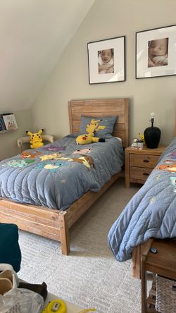Solid wood Two twin beds with mattresses