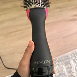 Revlon One-Step Hair Dryer & Volumizer Hot Air Brush – Like New MOVING OUT SALE
