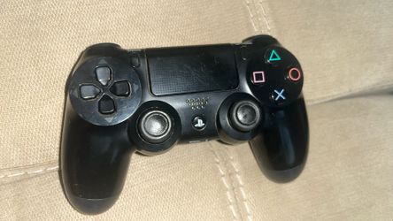 PlayStation 4 Dual Shock Controller