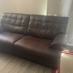 Excellent Condition Reclining Couch/Sofa 