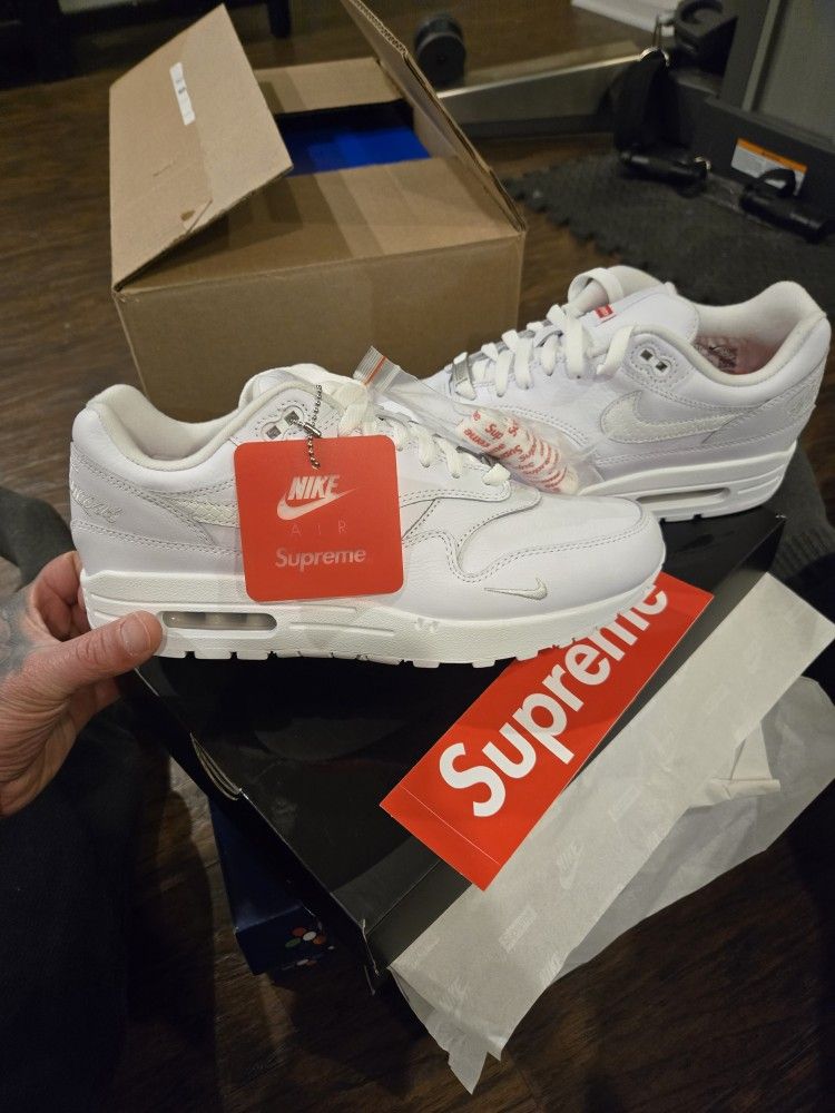 Nike Air Max 1 Supreme