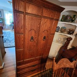 Oak Highboy Dresser from Union Furniture 1977. Armoire 