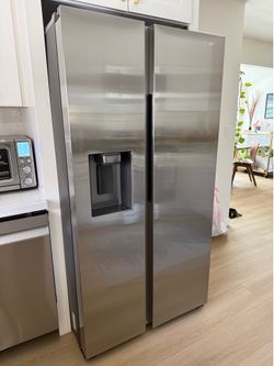 Like new Samsung refrigerator