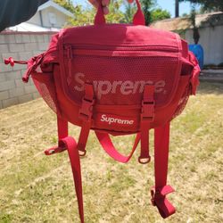 Excellent Condition Supreme Waist Bag SS20 used fanny hiking pack $150 cash, Pick up in Reseda only (Tampa and Vanowen)