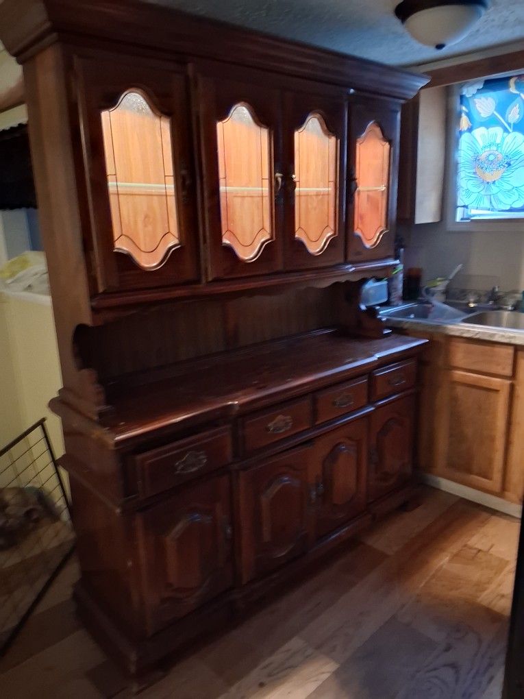 Kincaid Glass Shelf China Cabinet With Lights