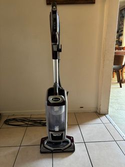 Shark NV752 Rotator Powered Lift-Away TruePet Upright Vacuum