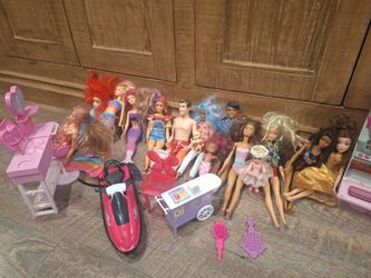 Barbies And Accessories 