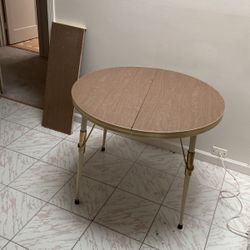 Free Collapsible Dining table 