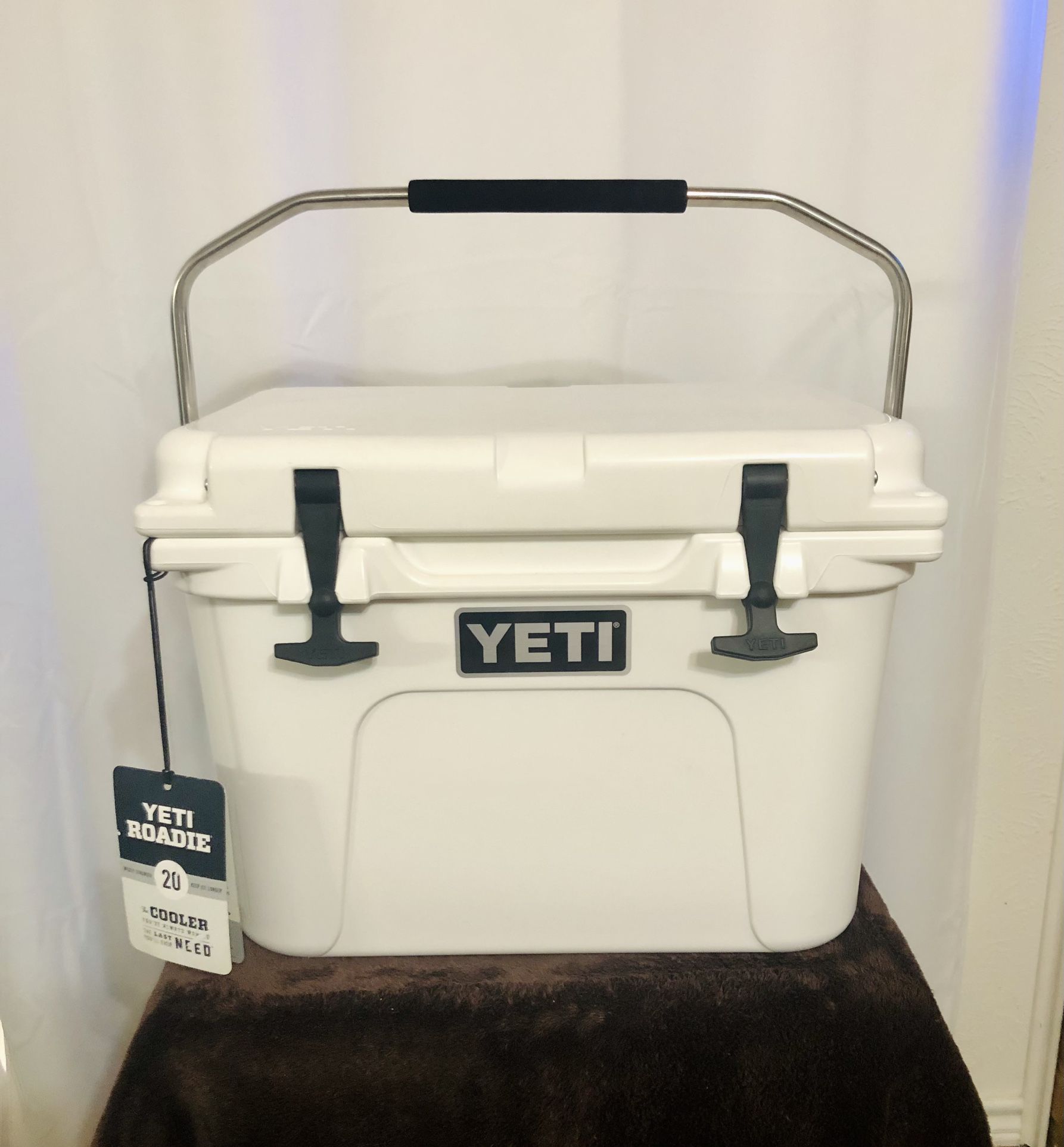 YETI Roadie 20 White Cooler with Handle, New with Tags