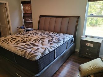Sealy Posturpedic Plush King mattress