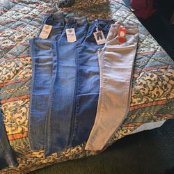 Juniors Size 3