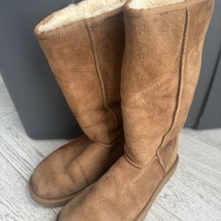 Size 9 UGG 