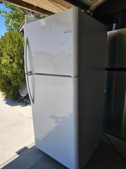 Apartment Refrigerator Work Great  Pick Up Victorville