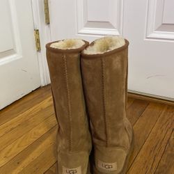 UGG, Size 6, Color Baige 