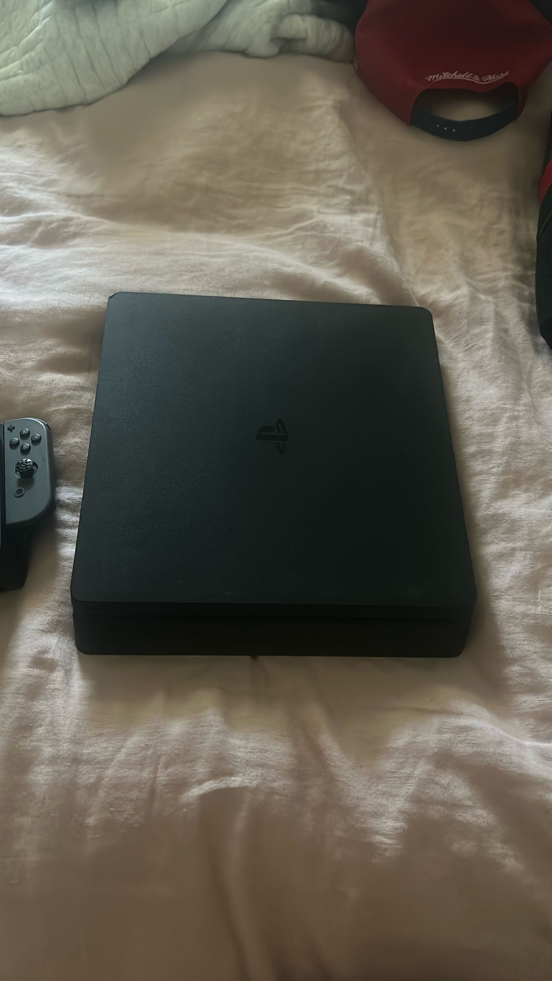Nintendo Switch and PS4