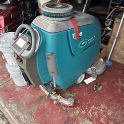 T300 Floor Scrubber 