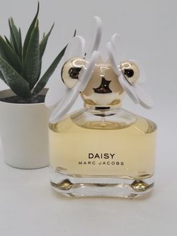 Marc Jacobs
 
Daisy Eau de Toilette

1.7 fl⭐️
