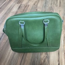 Moss Green Vintage Travel Bag. Fully Lined . In Excellent Shape 