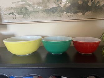 Set of 3 vintage Pyrex Primary bowls