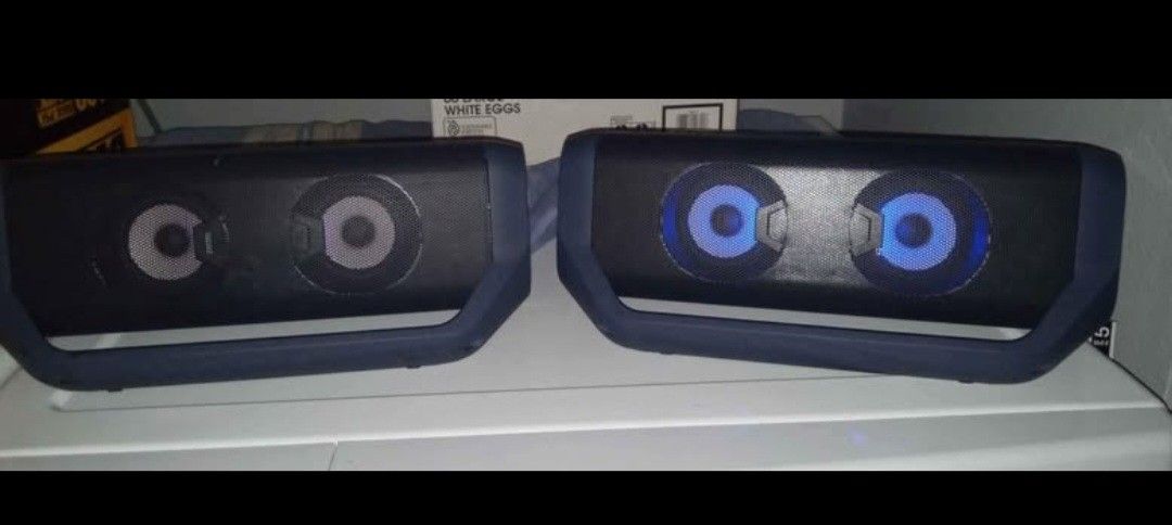 2 LG Speakers