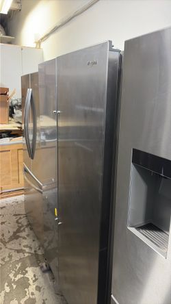 Whirlpool side by side refrigerator