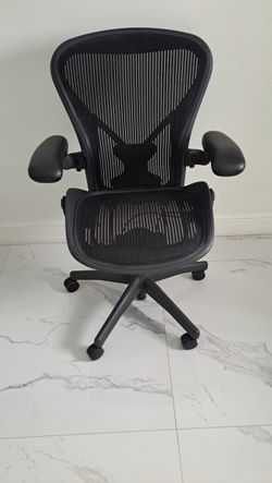 Herman Miller Aeron Size B Mint Condition Like New 