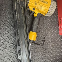 $125 Dewalt Nail Gun 21 Gage  IT’S AVAILABLE PLS DONT ASK!!!           CHECKOUT MY OTHER OFFERS ! 
