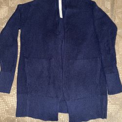 LULULEMON BLUE SWEATER WITH POCKETS USED IN GREAT CONDITION SUZE XS