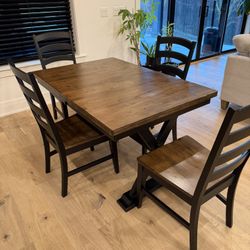 Dinning Table Extends To 6 Seater
