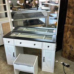 White Farmhouse Vanity Desk With Lighted Mirror, Hollywood Makeup Desk No Socket（New in box only ）（160$each）