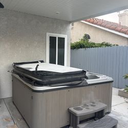 Fully Functional Jacuzzi Pool