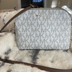 Michael Kors Jet Set Crossbody Bag – Light Gray MK Logo – Excellent Condition