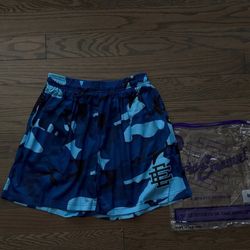 Ee shorts medium
