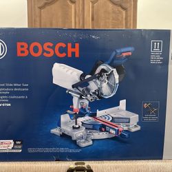 BOSCH GCM18V-07SN 18V Cordless 7-1/4” Sliding Miter Saw + 2 Batteries & Charger