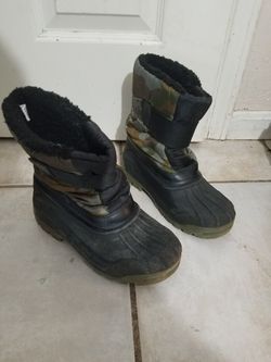 Boys Size 2 winter boots
