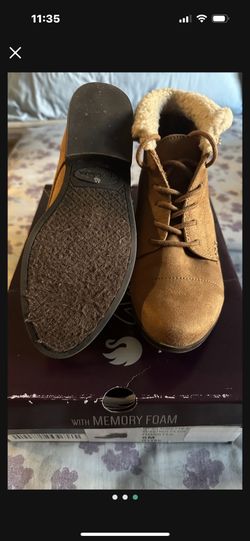 Womens Boots Size 6M