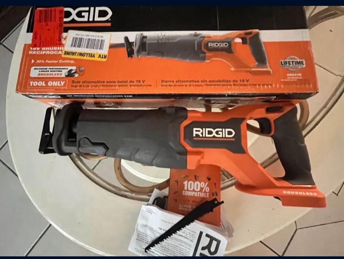 Ridgid 18V One-Handed SawZaw