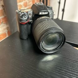 Nikon D7000 Camera ( With Lens ) 