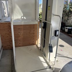 Wheelchair electric lift with staircase