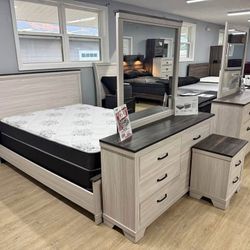 Queen Bedroom Set • BRAND NEW 🤩
