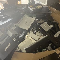 (HALF PALLET) MAINLY COMPUTER PARTS, LAPTOPS, MOTHERBOARDS