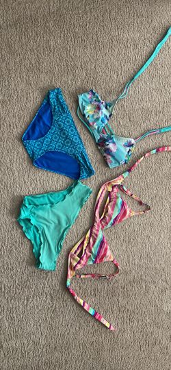 Women’s/Junior’s  Size Small swimwear