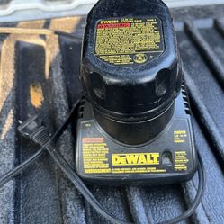 DEWALT DW9118 7.2V-14.4V Battery Charger & Battery