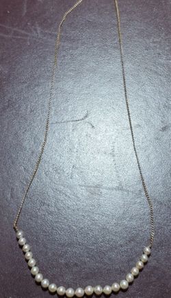 Elegant 10K solid Gold and Pearl necklace