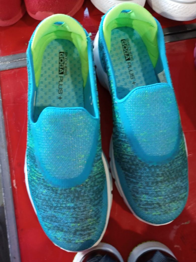 Ladies Skechers size 6.5
