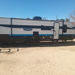 2023  33ft Travel Trailer Forest River Cruise Lite