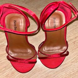 Glam Party Styles Make a Statement at Every Event book generation