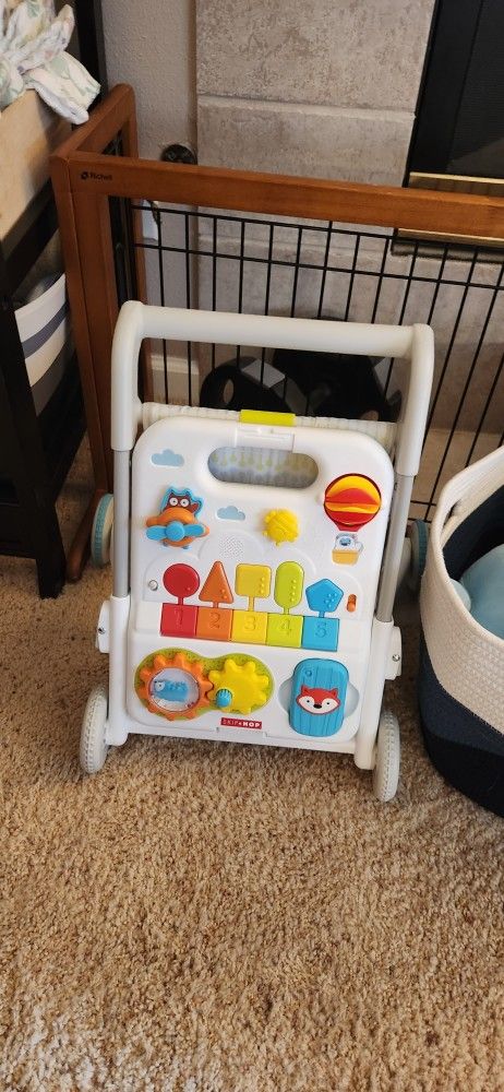 skip hop walker