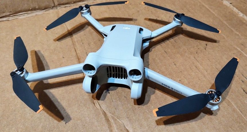 DJI MINI 3 PRO DRONE SHELL, MOTORS & PROPELLER ARMS. GREAT CONDITION FOR PARTS REPAIR