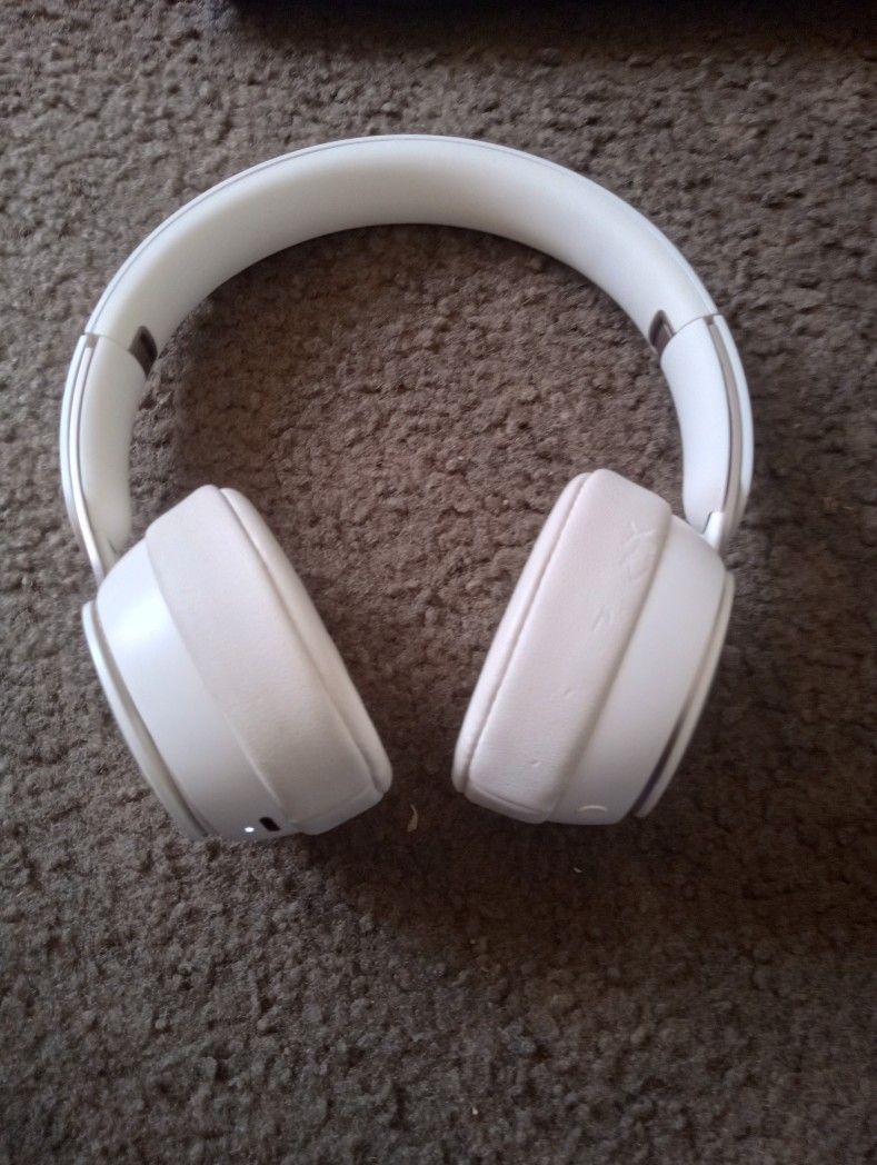 Beats Solo Pro